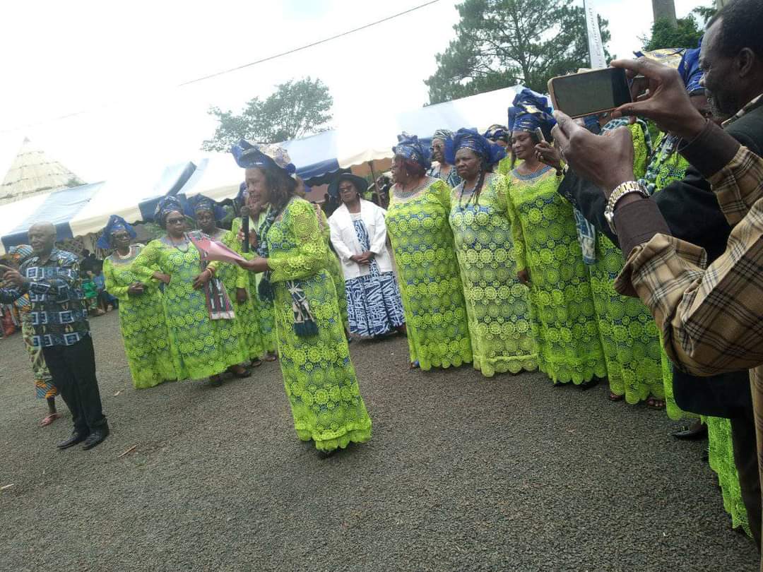 ORGANISATION DE LA JOURNEE DE L’EXCELLENCE SCOLAIRE DES ELEVES DU PRIMAIRE DE BANGOUA 2023 – Discours de la Présidente de FIFEBA